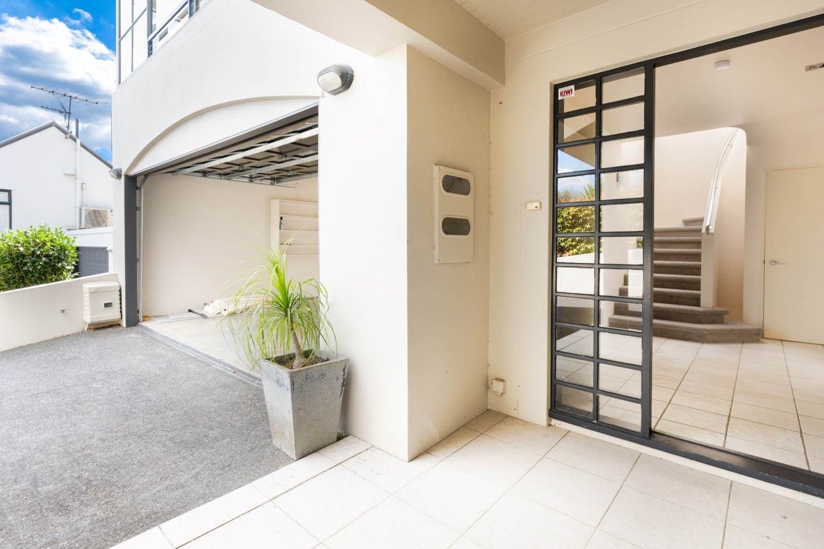 2/40 Ngaiwi Street, Orakei, Auckland - Carousel 2