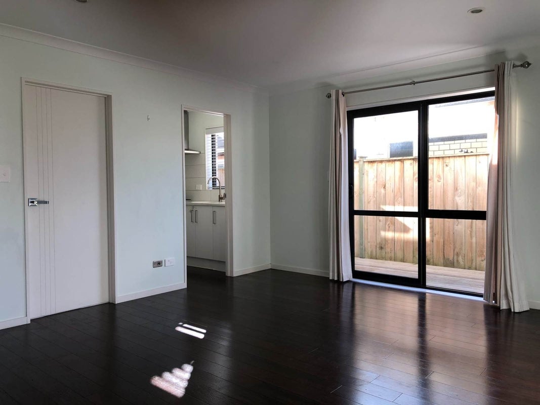 1 Cahir Place, Flat Bush, Auckland - Carousel 2
