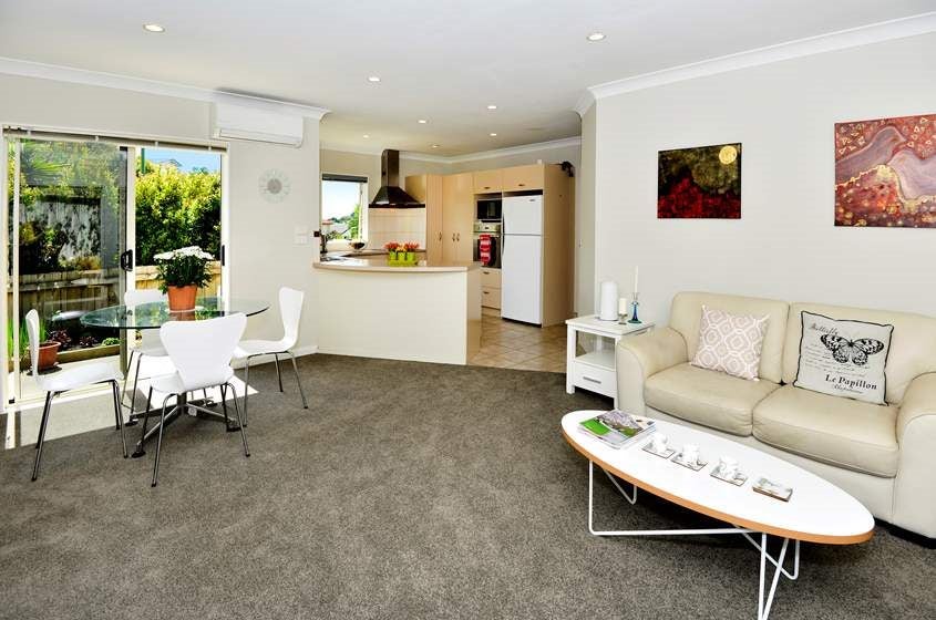 32 Rising Parade, Fairview Heights, Auckland - Carousel 2