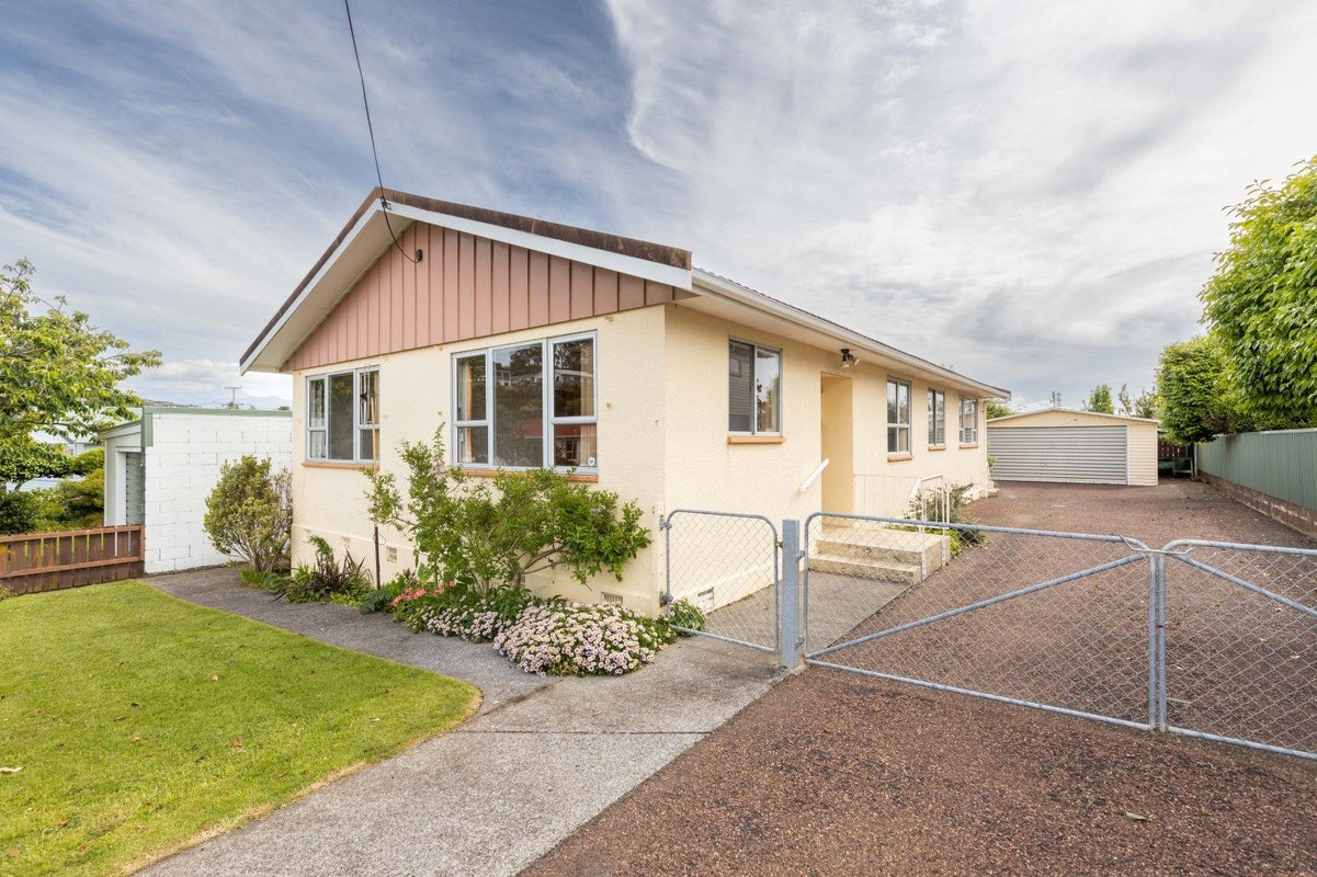 7 Lydford Place, Spotswood, New Plymouth - Carousel 1