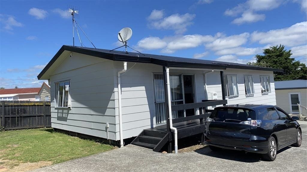 103 Flat Bush Road, Clover Park, Auckland - Carousel 1