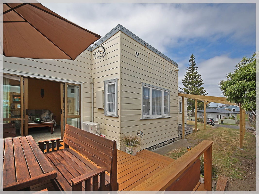 26 Hall Place, Foxton Beach, Foxton - Carousel 1
