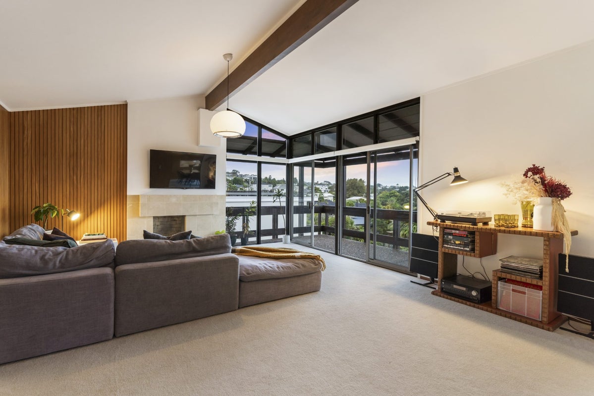 57 Parr Terrace, Castor Bay, Auckland - Carousel 2