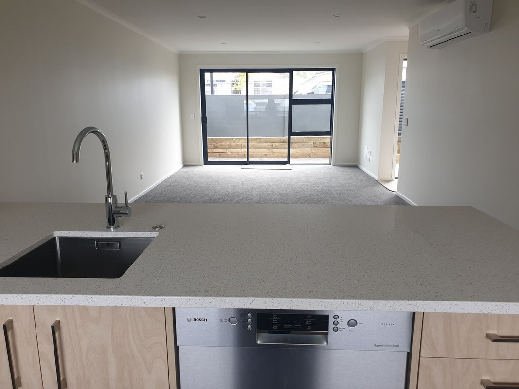 27 Karearea Avenue, Kenepuru, Porirua - Carousel 2