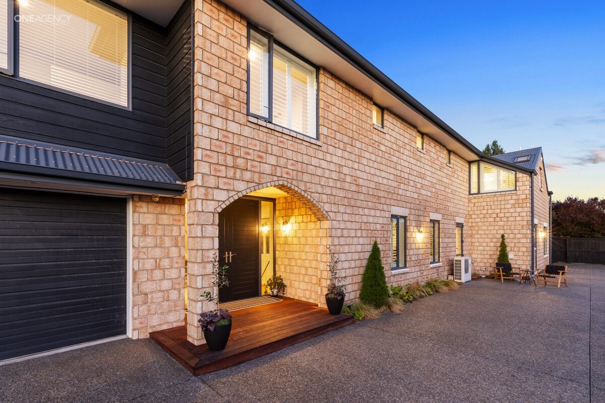 8 Cunneen Place, Aidanfield, Christchurch - Carousel 2