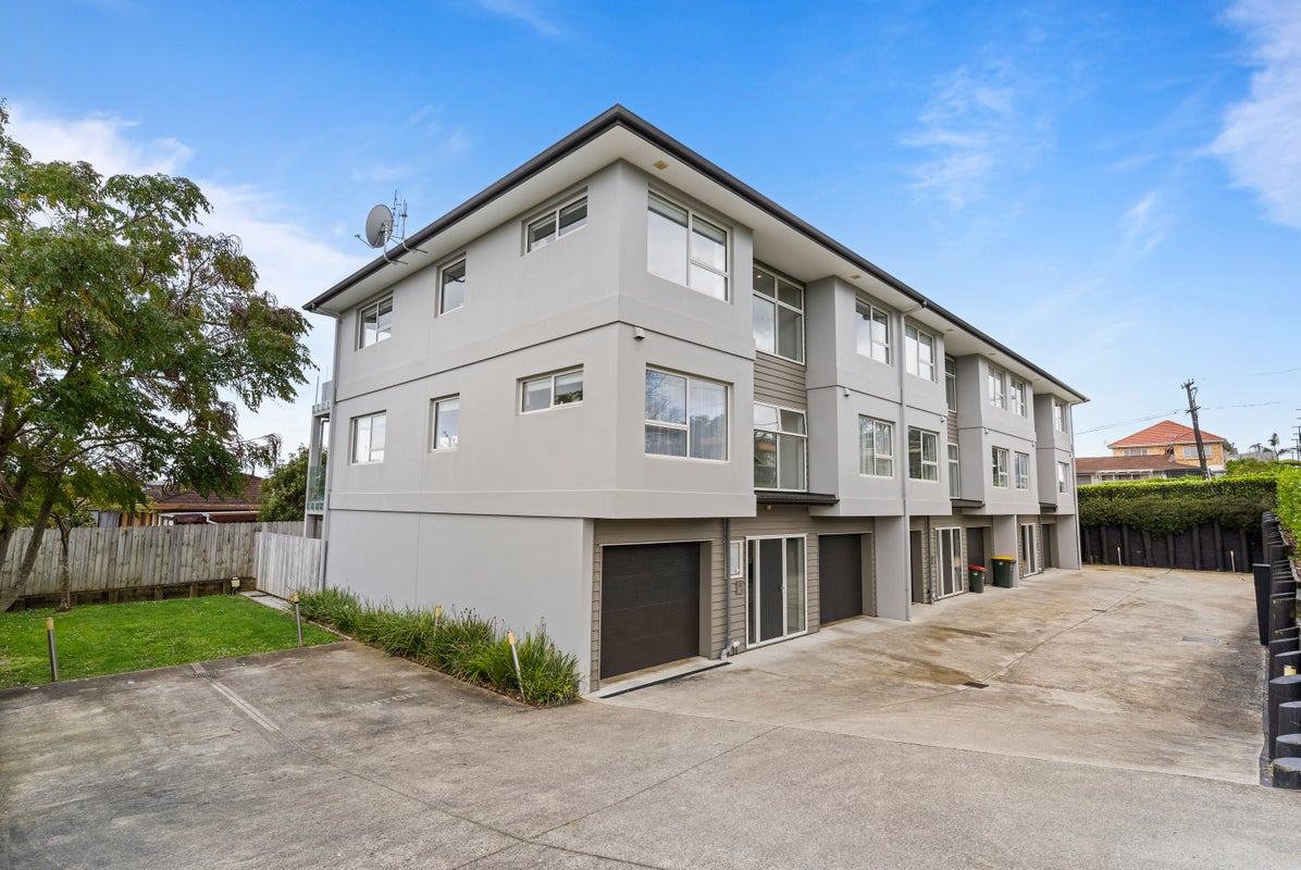 4/23 Wellington Street, Howick, Auckland - Carousel 19