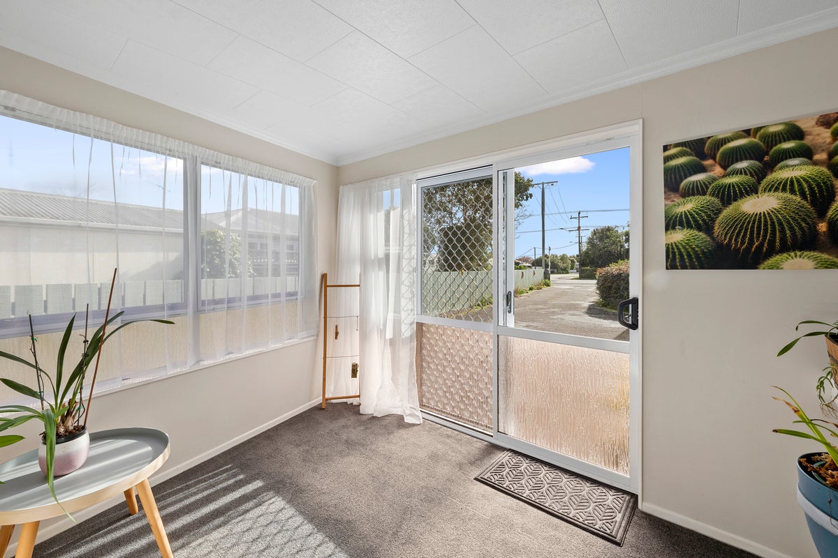 2/230 Huatoki Street, Upper Vogeltown, New Plymouth - Carousel 2