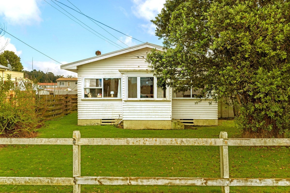 9 Endcliffe Road, Kaiti, Gisborne - Carousel 1