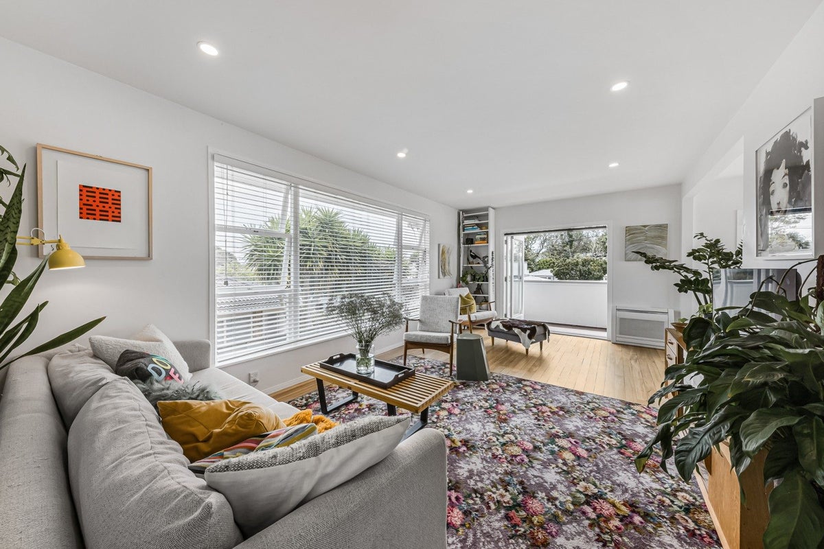 1/9 Buxton Street, Point Chevalier, Auckland - Carousel 1