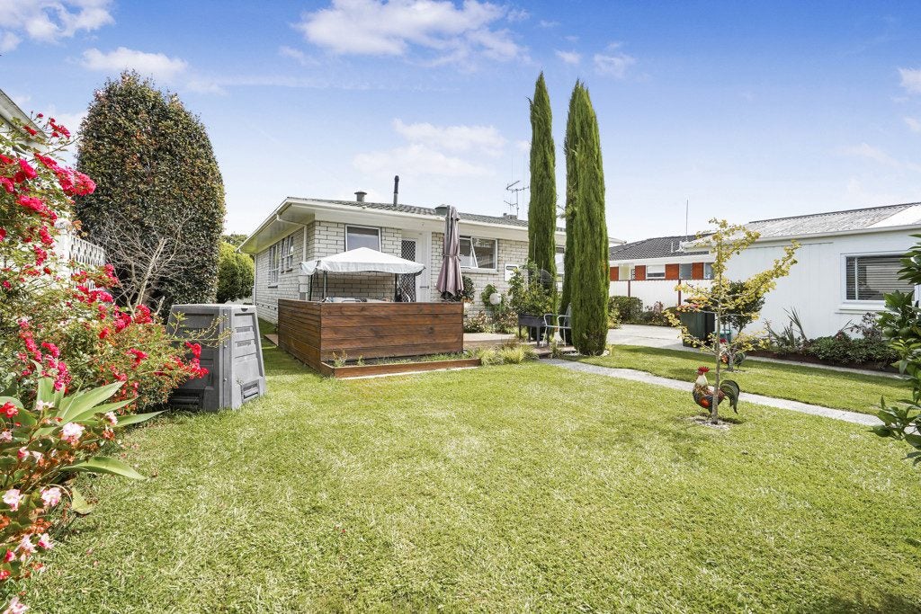 33 De Vere Crescent, Chartwell, Hamilton - Carousel 2