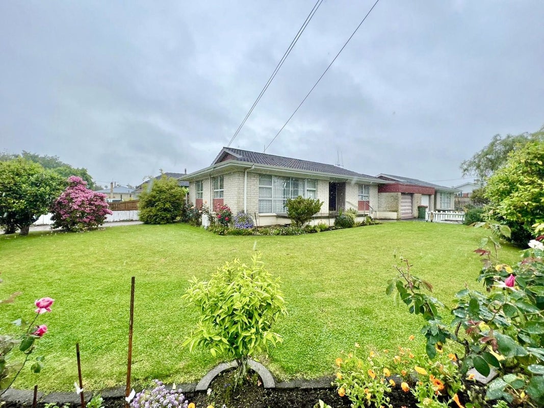 1051 Heaphy Terrace, Fairfield, Hamilton - Carousel 1