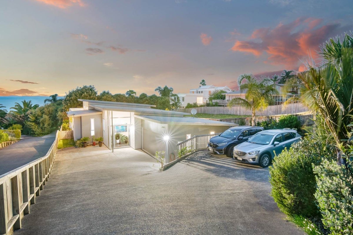 1037 Whangaparaoa Road, Tindalls Beach, Whangaparaoa - Carousel 38