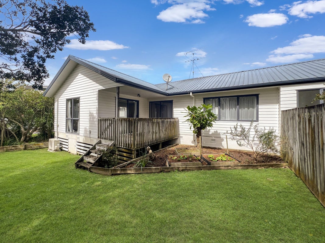 19 Lowburn Place, Clover Park, Auckland - Carousel 2