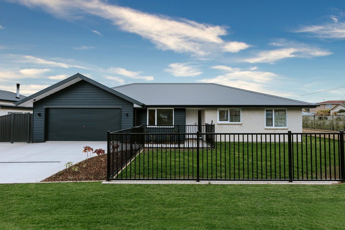 39 Gordon Street, Weston, Oamaru - Carousel 1