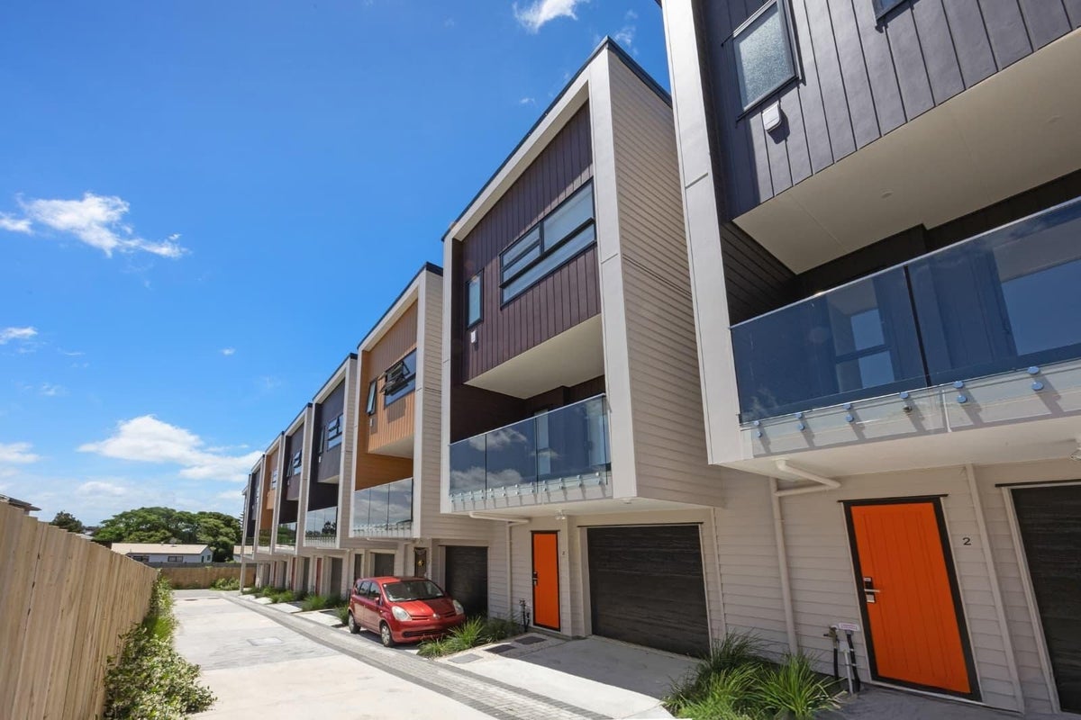 3/3153 Great North Road, New Lynn, Auckland - Carousel 1