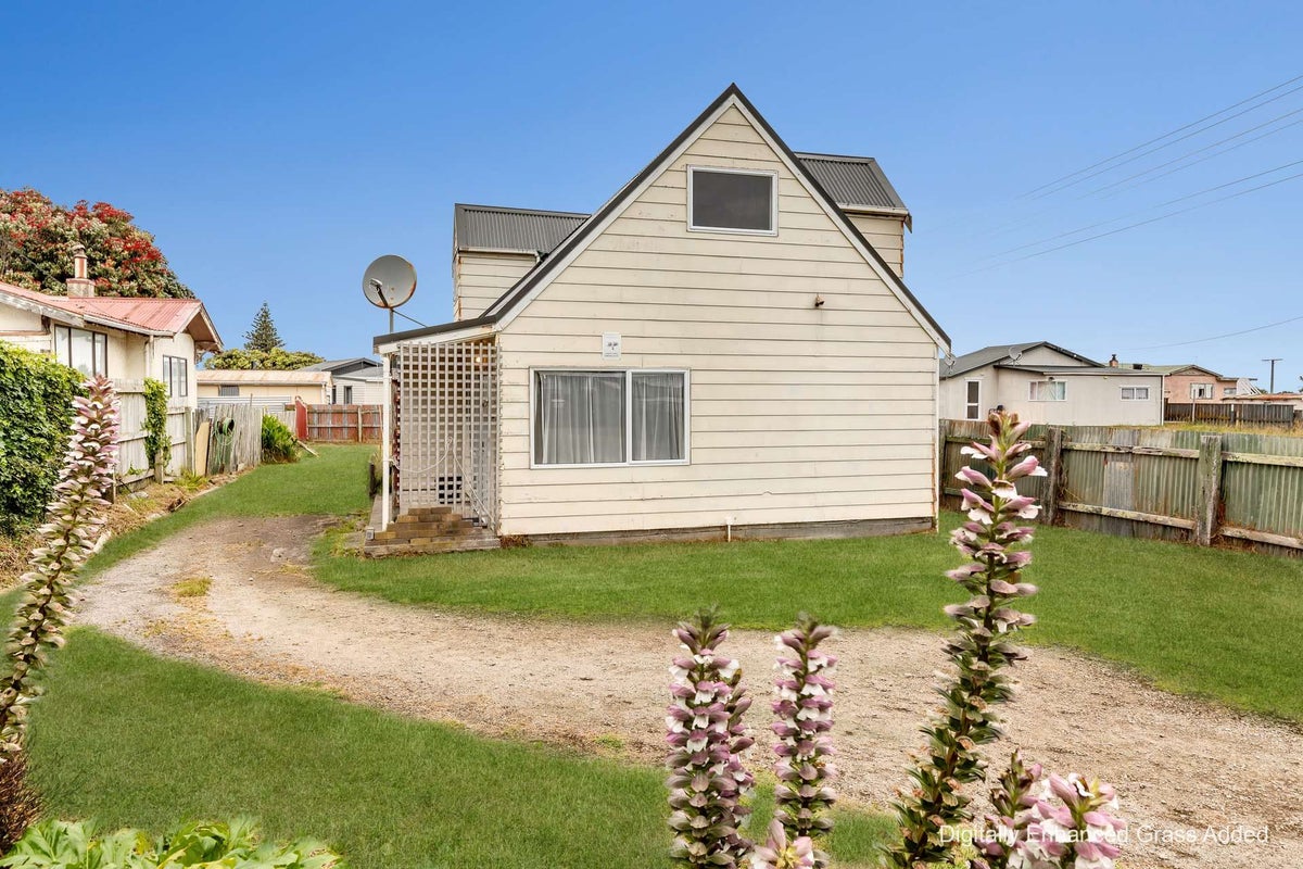 32A Manuka Street, Castlecliff, Whanganui - Carousel 1