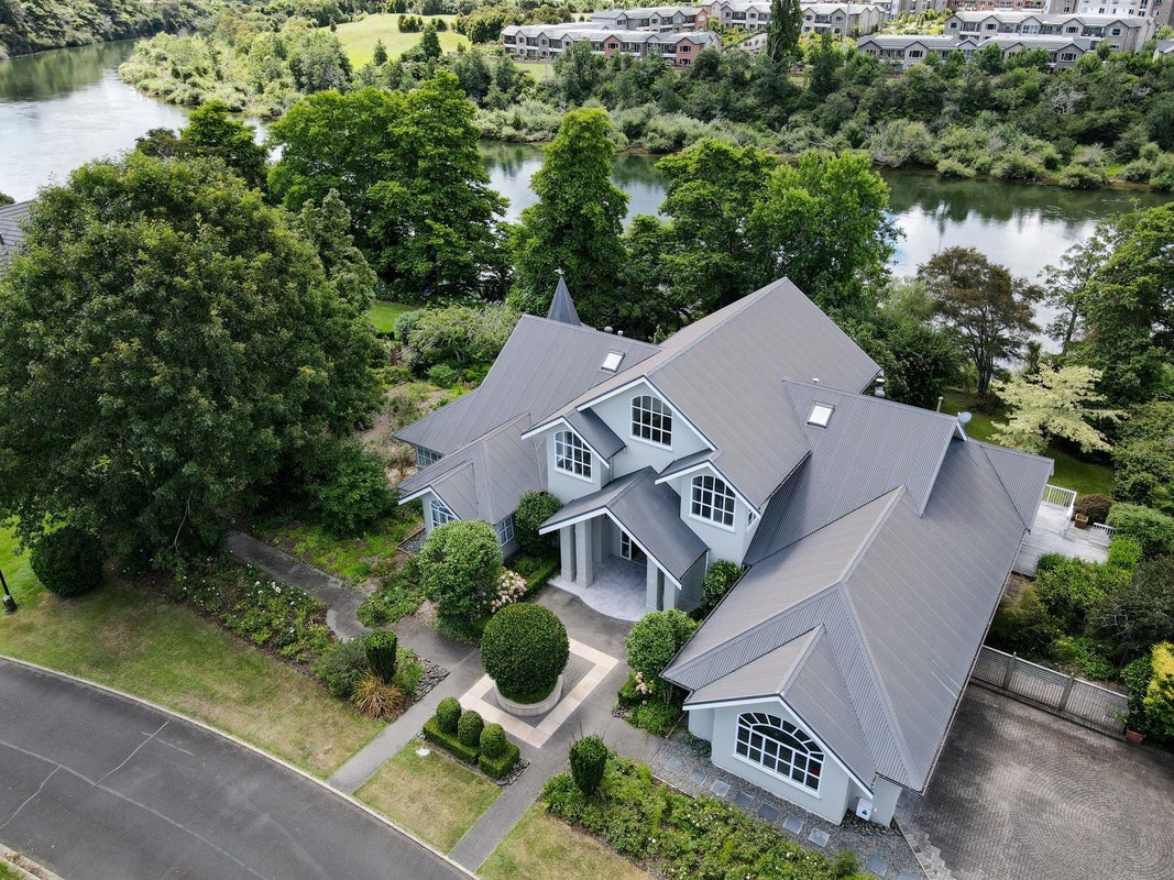 11 River Oaks Place, Pukete, Hamilton - Carousel 1