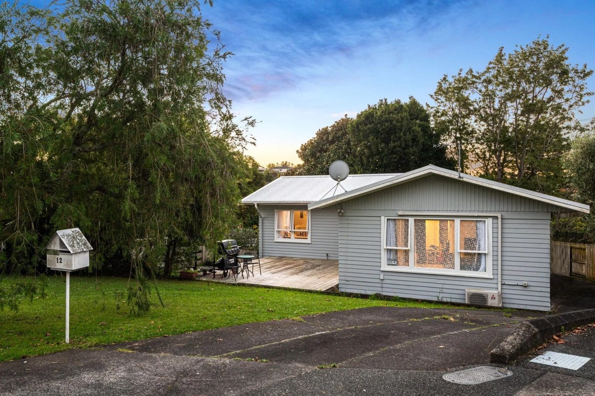 12 Orsova Place, Lynfield, Auckland - Carousel 1