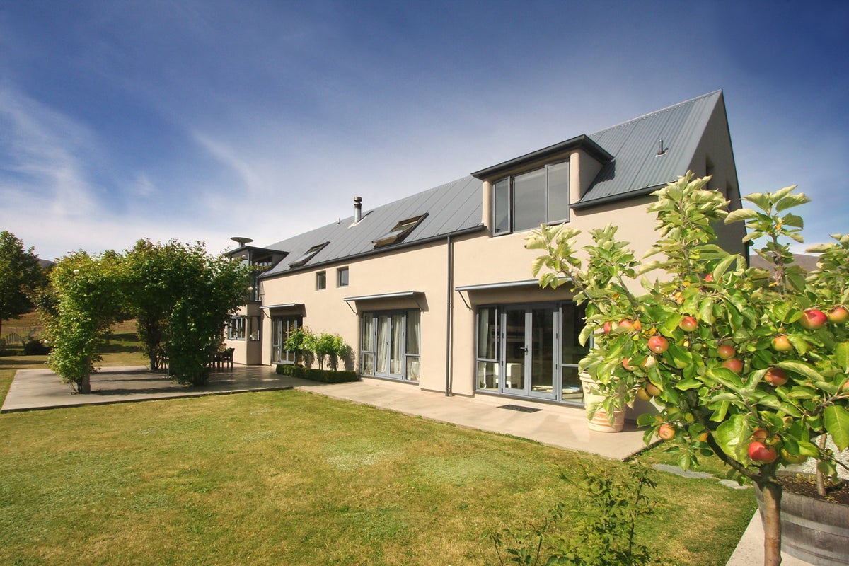 63 Hogans Gully Road, Queenstown - Carousel 1