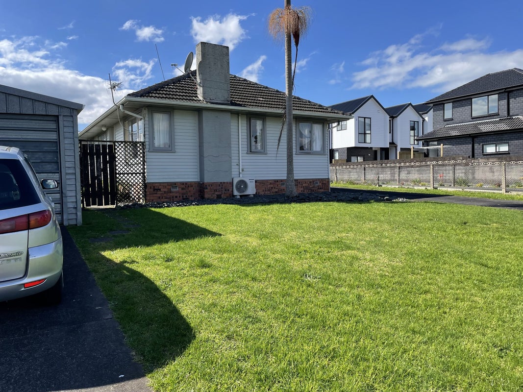 1/4 Shamrock Lane, Te Atatu Peninsula, Auckland - Carousel 1