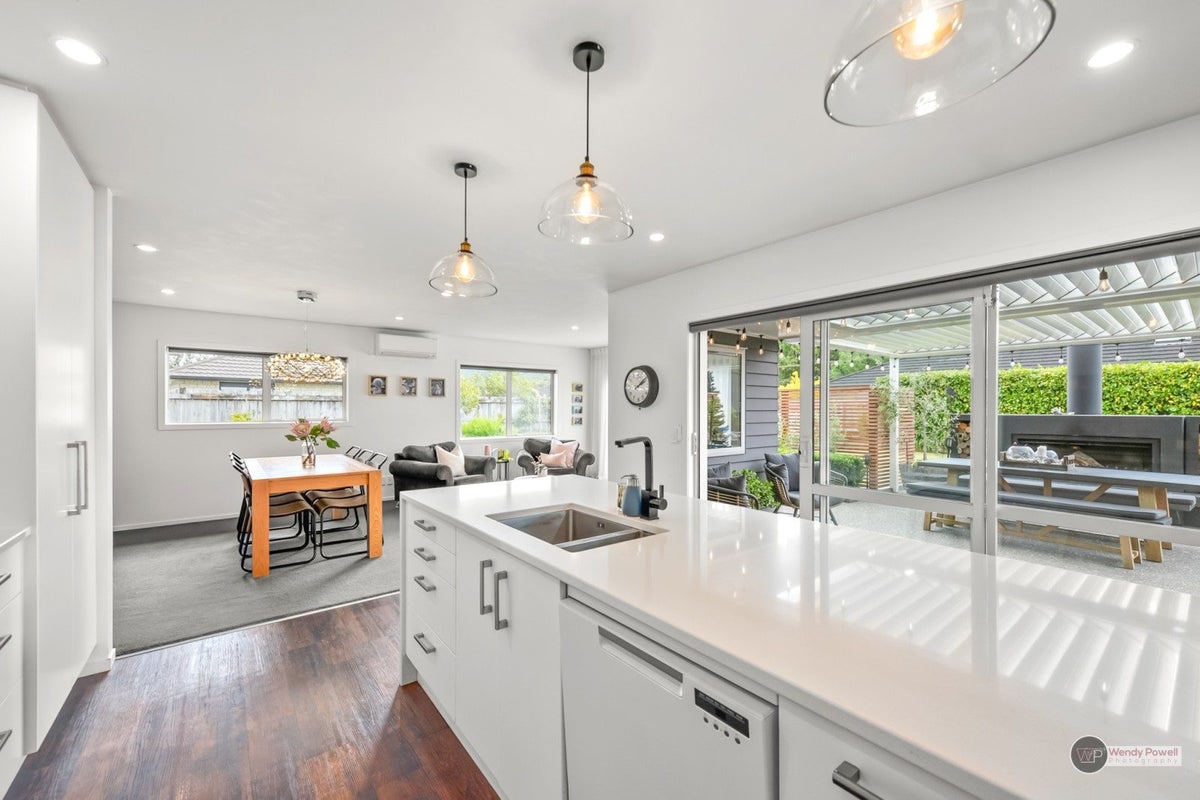 4A Sunstone Crescent, Brown Owl, Upper Hutt - Carousel 2