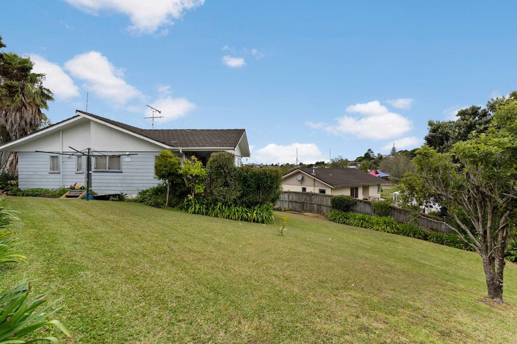 6 Tetrarch Place, Totara Vale, Auckland - Carousel 2