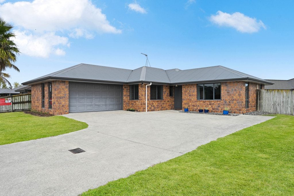 11 Chesham Street, Rototuna North, Hamilton - Carousel 1