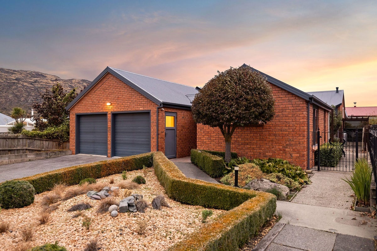 17 McBride Street, Frankton, Queenstown - Carousel 1