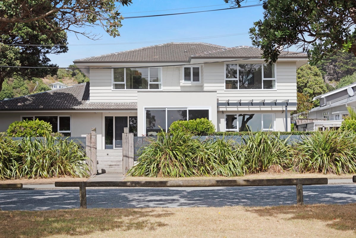 42 Burnham Street, Seatoun, Wellington - Carousel 1