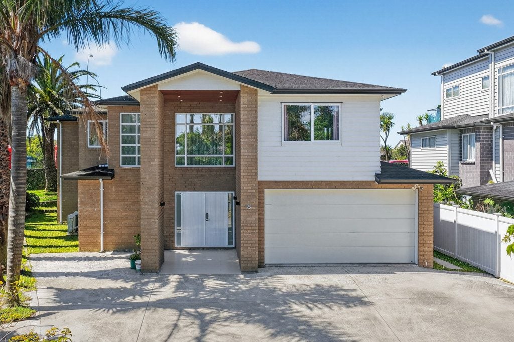 15 The Mews, Shamrock Park, Auckland - Carousel 1