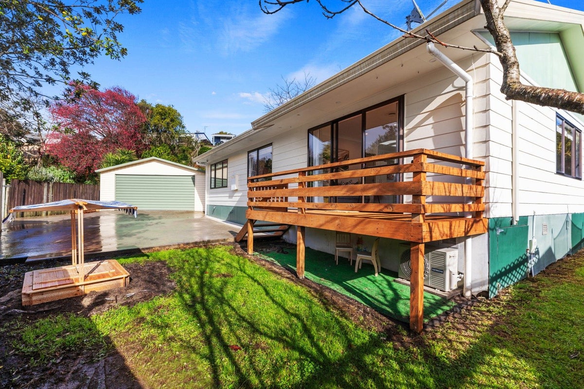 2 Peppertree Way, Brookfield, Tauranga - Carousel 1