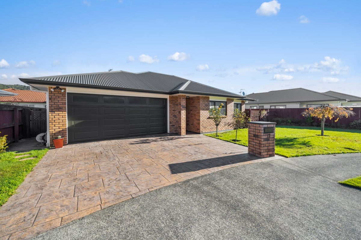 12 Woodland Grove, Wainuiomata, Lower Hutt - Carousel 2