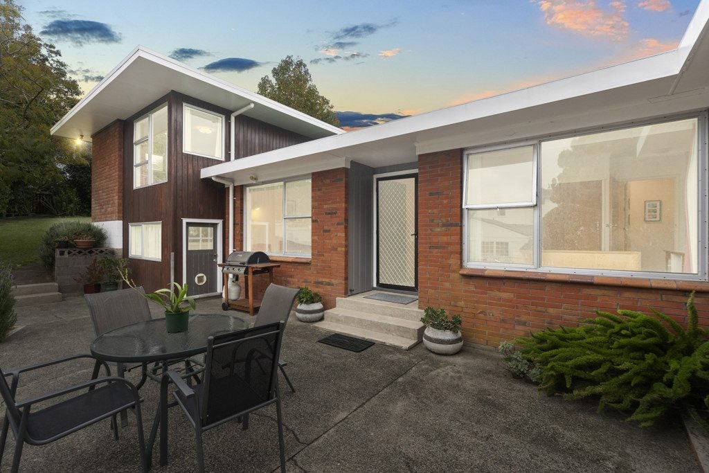 61 Taylor Road, Mangere Bridge, Auckland - Carousel 1