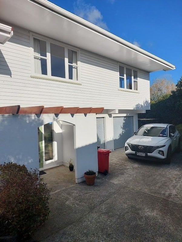 11 Zande Terrace, Tawa, Wellington - Carousel 2