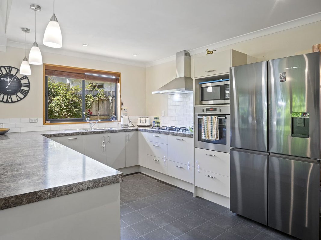 5 Freeman Close, Abbotsford, Dunedin - Carousel 2
