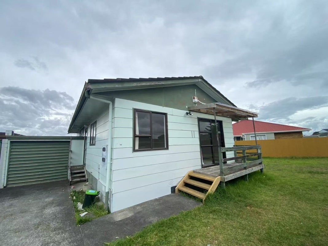 2/24 Burundi Avenue, Clendon Park, Auckland - Carousel 1