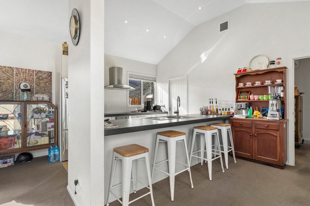 1 McIvor Lane, Lake Hayes, Queenstown - Carousel 1