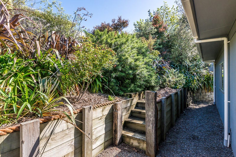 13A Weggery Drive, Waikanae Beach, Waikanae - Carousel 21