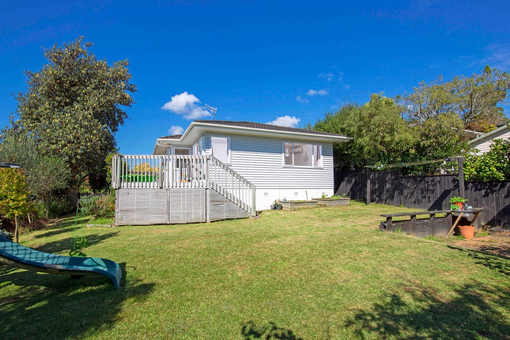 76 Advene Road, Cockle Bay, Auckland - Carousel 1