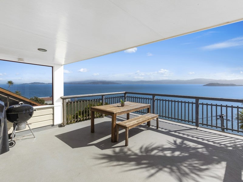 64 Ferry Road, Days Bay, Lower Hutt - Carousel 1
