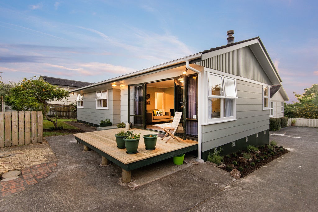1/17 Steen Place, Mangere Bridge, Auckland - Carousel 1