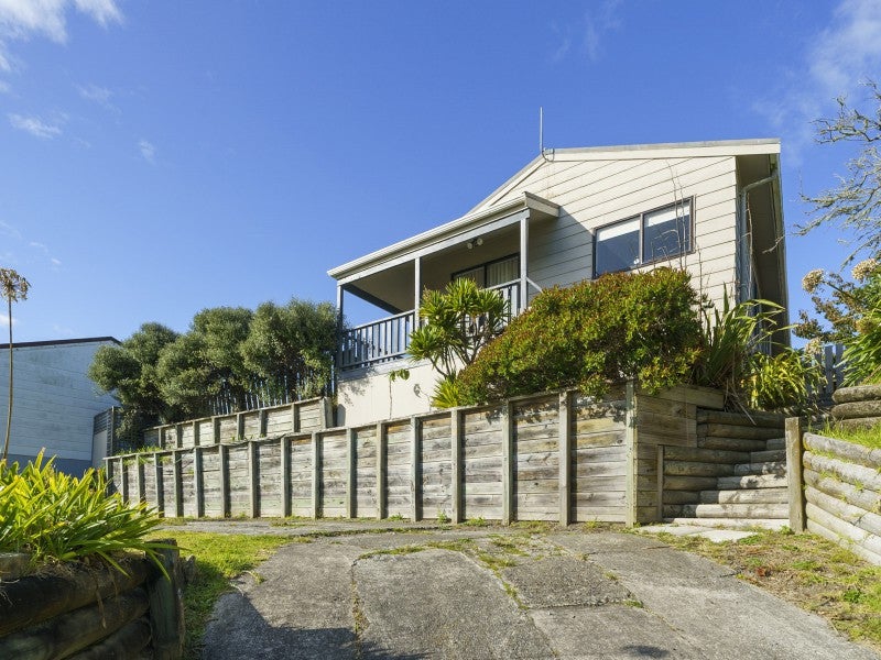 30 Pitoitoi Street, Otaihanga, Paraparaumu - Carousel 1
