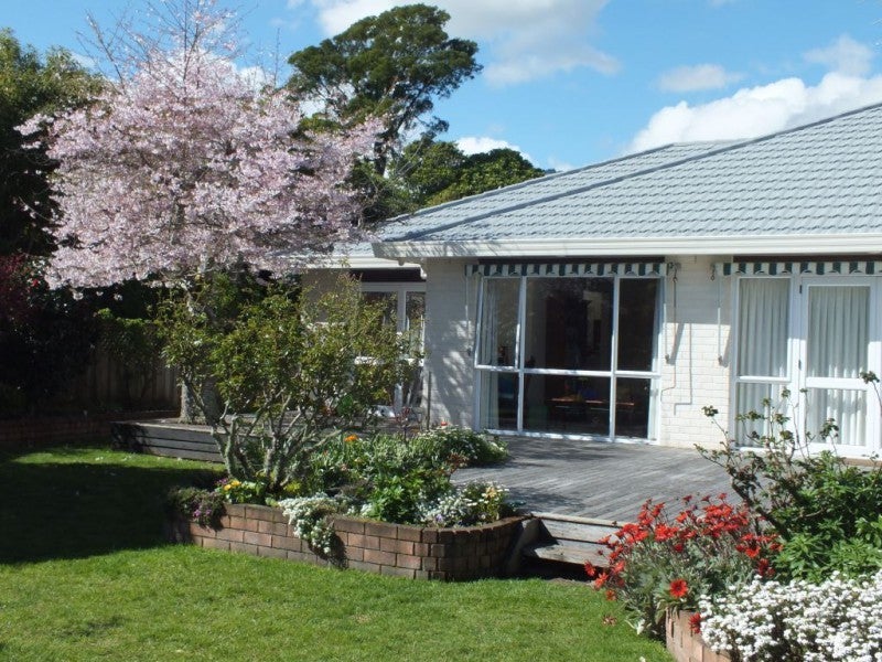 6 Manu Grove, Waikanae - Carousel 2