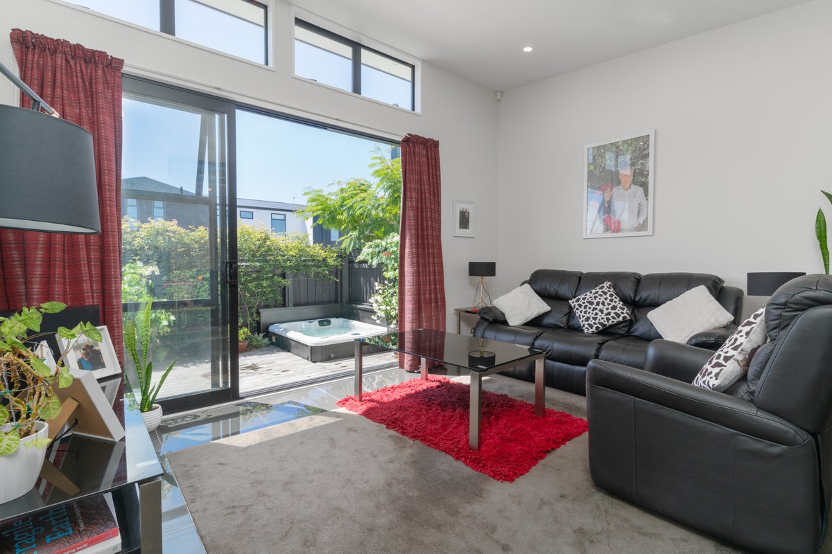 52 Canon Street, St Albans, Christchurch - Carousel 2
