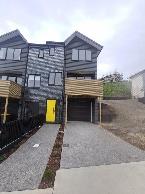 5 Holystone Road, Whitby, Porirua - Carousel 1