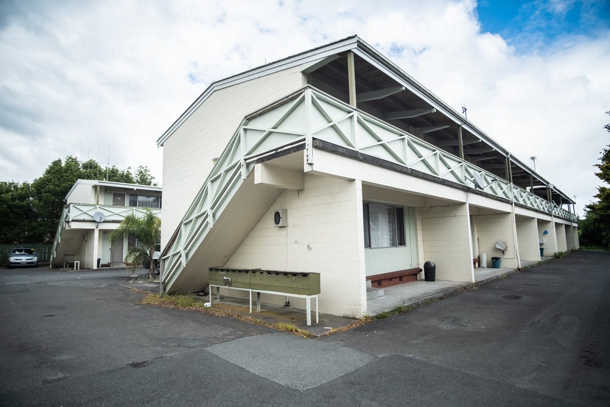 1-27/21 Te Aroha Street, Hamilton East, Hamilton - Carousel 1
