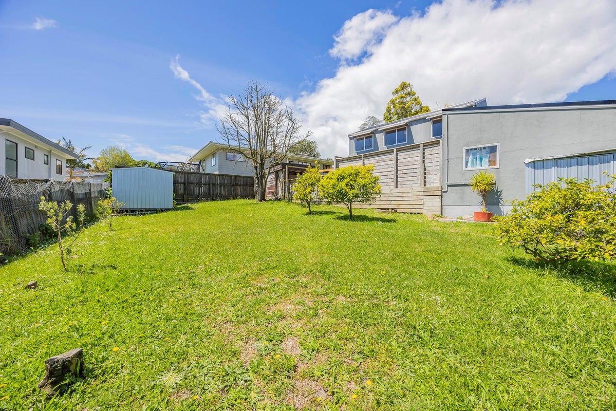 19 Newport Place, Forrest Hill, Auckland - Carousel 24