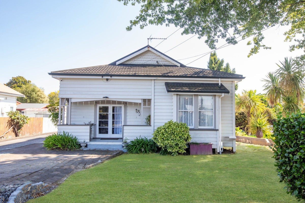 43 Naylor Street, Hamilton East, Hamilton - Carousel 1