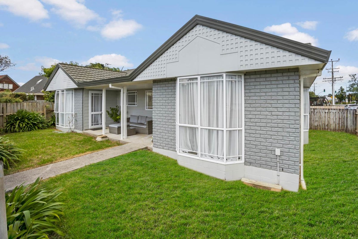 287 Hobsonville Road, Hobsonville, Auckland - Carousel 1
