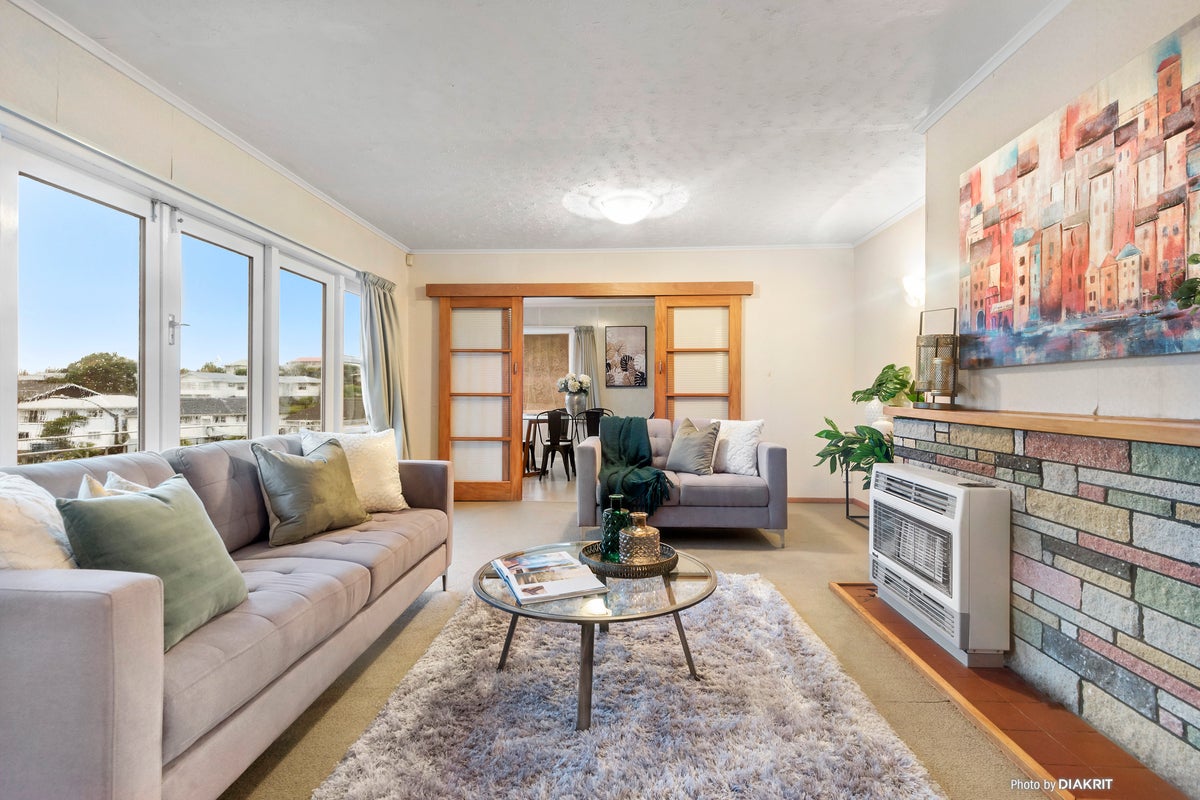 75 Kenmore Street, Newlands, Wellington - Carousel 2